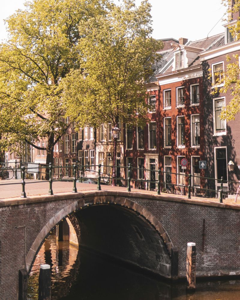 Tour canales de Ámsterdam en español